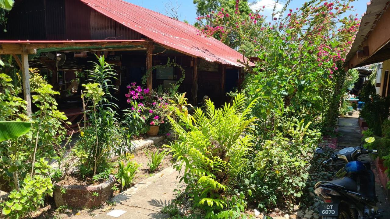 Gecko Guesthouse Pantai Cenang  Eksteriør bilde
