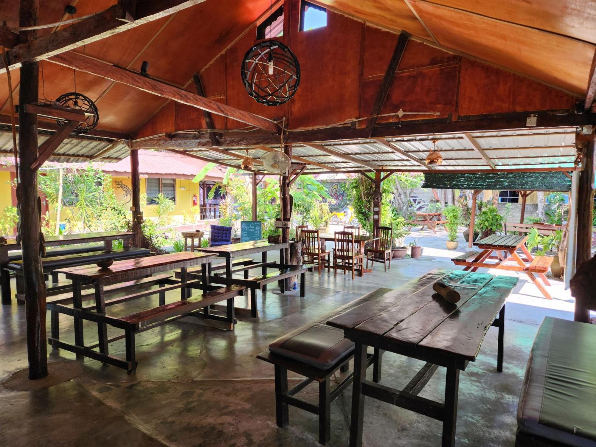 Gecko Guesthouse Pantai Cenang  Eksteriør bilde