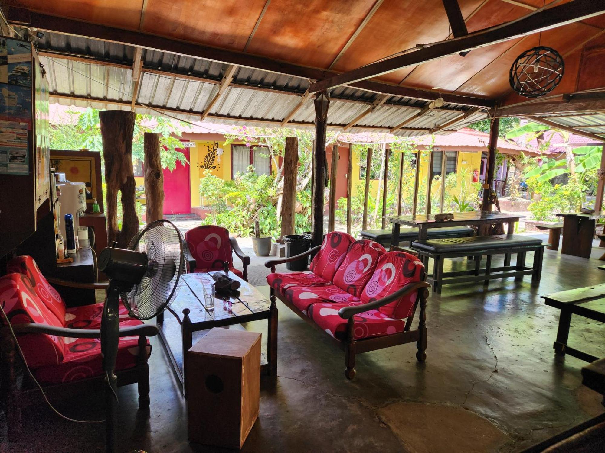 Gecko Guesthouse Pantai Cenang  Eksteriør bilde